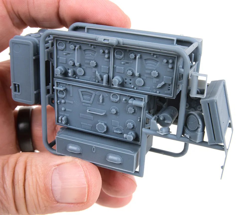 AFV Modeller 16358 Sd.Kfz. 250/3 Greif upgrade 1:16 radio