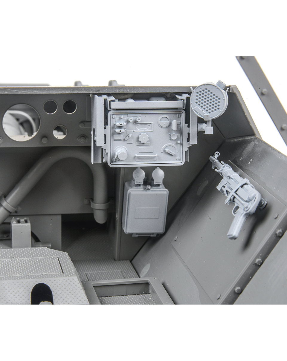 AFV Modeller 16133 Sd.Kfz. 250 251 radio kit dettaglio 1:16