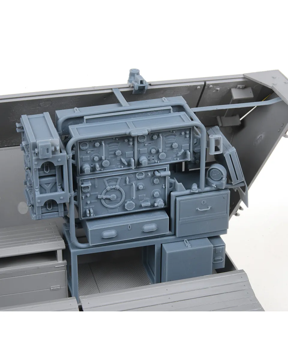 AFV Modeller 16142 Sd.Kfz. 251/3 kit dettaglio 1:16 radio