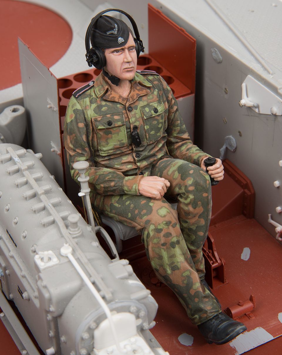 AFV Modeller Panzer IV Crew Driver 1:16 figura con cuffie