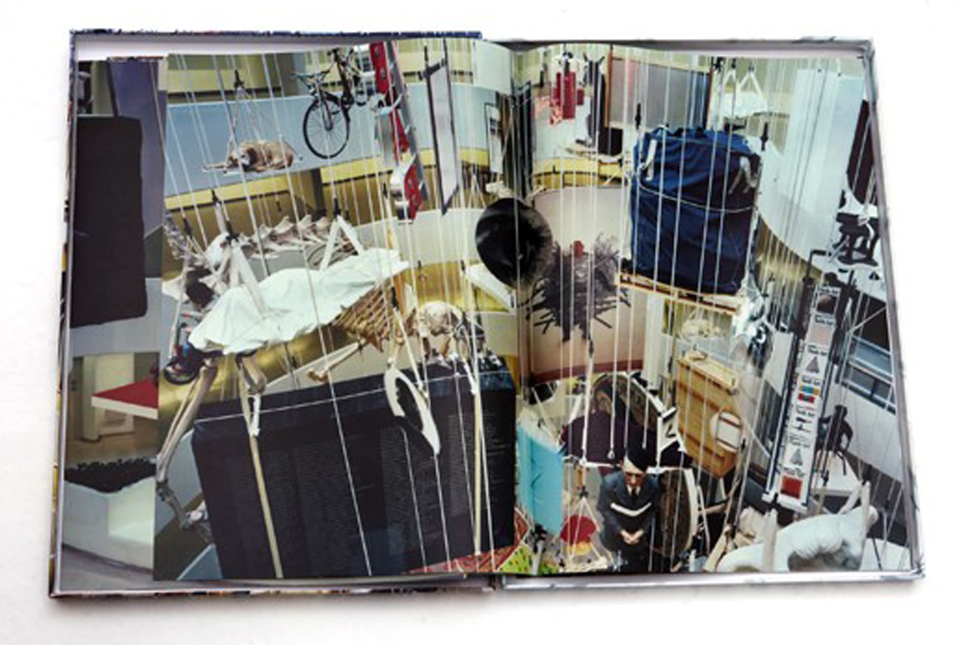 Toiletpaper Maurizio Has Left the Building libro cofanetto
