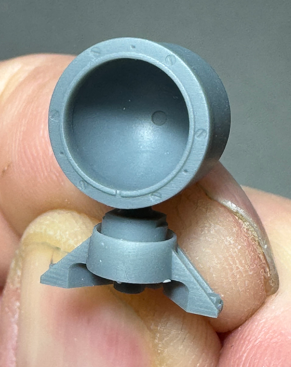 AFV Modeller 16235 Faro Bosch danneggiato 1:16 dettaglio