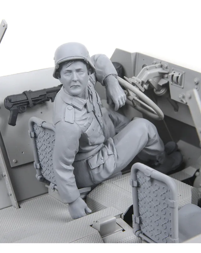 AFV Modeller 16135 Sd.Kfz.251 Driver figura 1:16