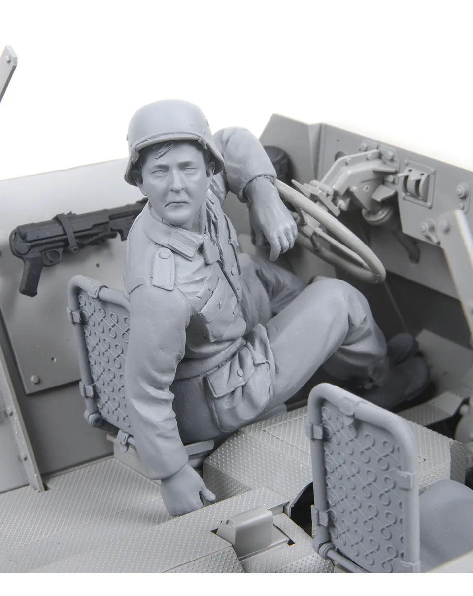 AFV Modeller 16135 Sd.Kfz.251 Driver figura 1:16