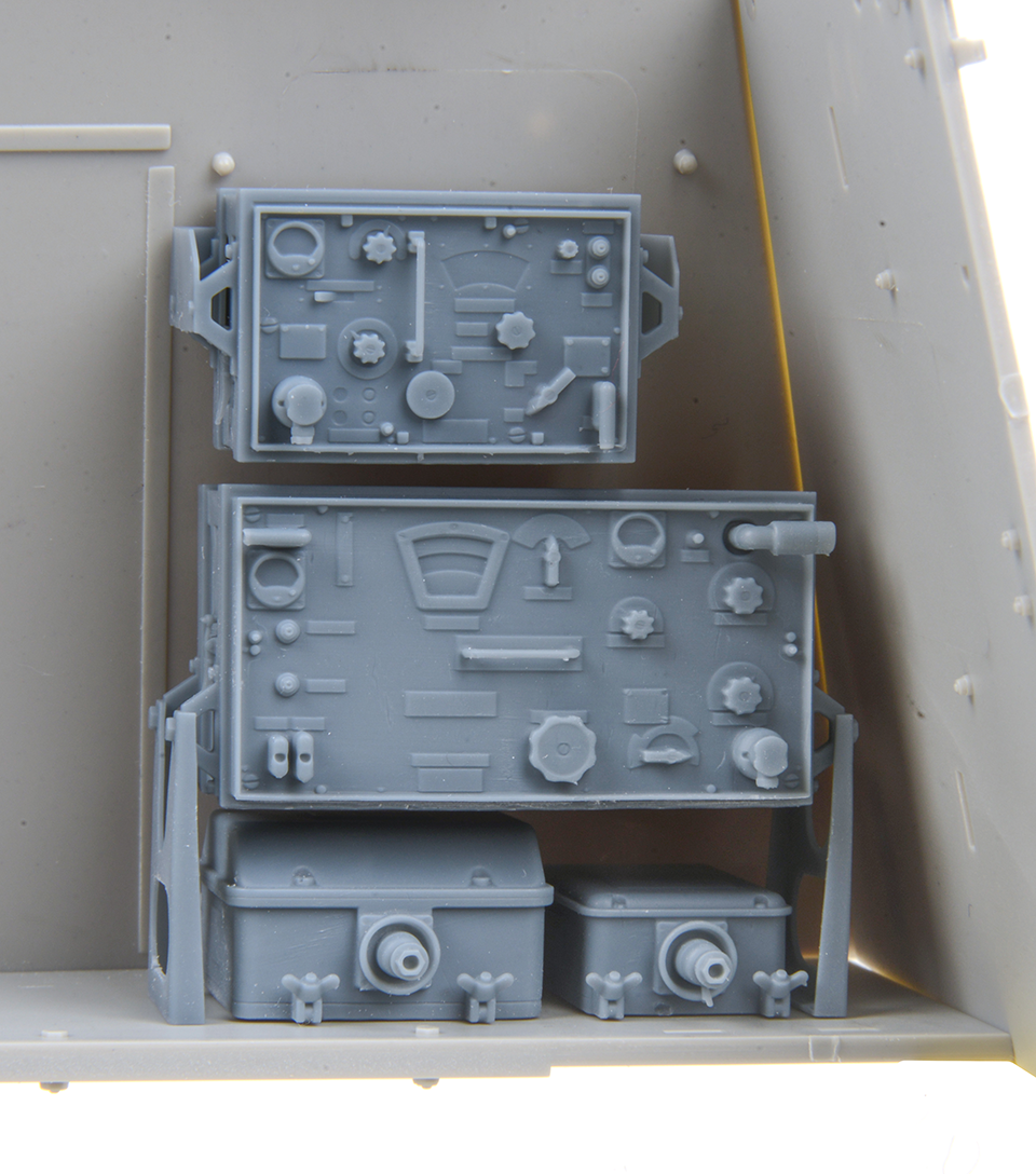 AFV Modeller 16371 Nashorn radio comando 1:16 dettaglio