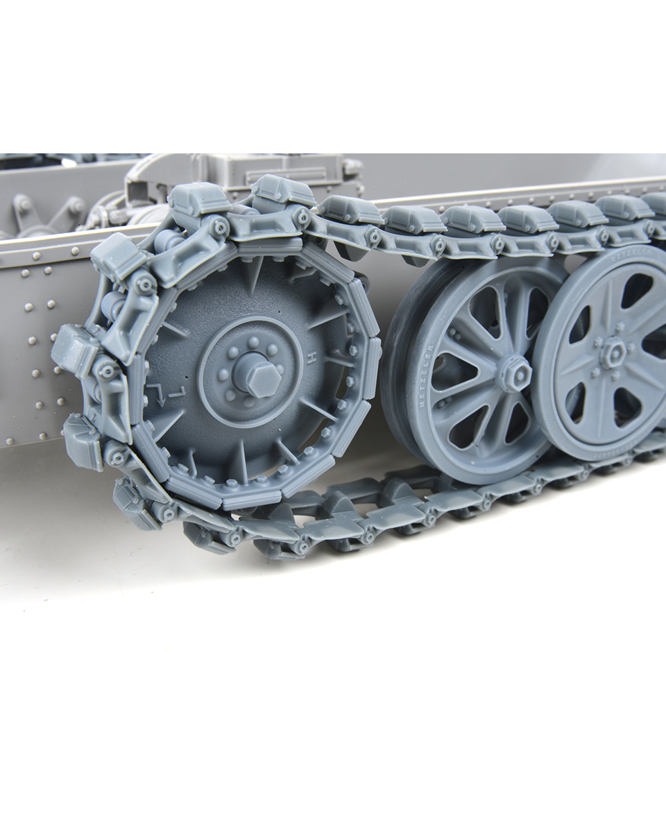 AFV Modeller 16246 Sd.Kfz.250 corona motrice 1/16