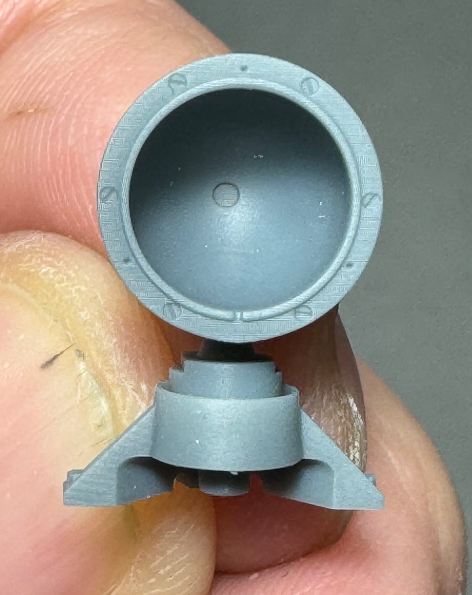AFV Modeller 16235 Faro Bosch danneggiato 1:16 dettaglio