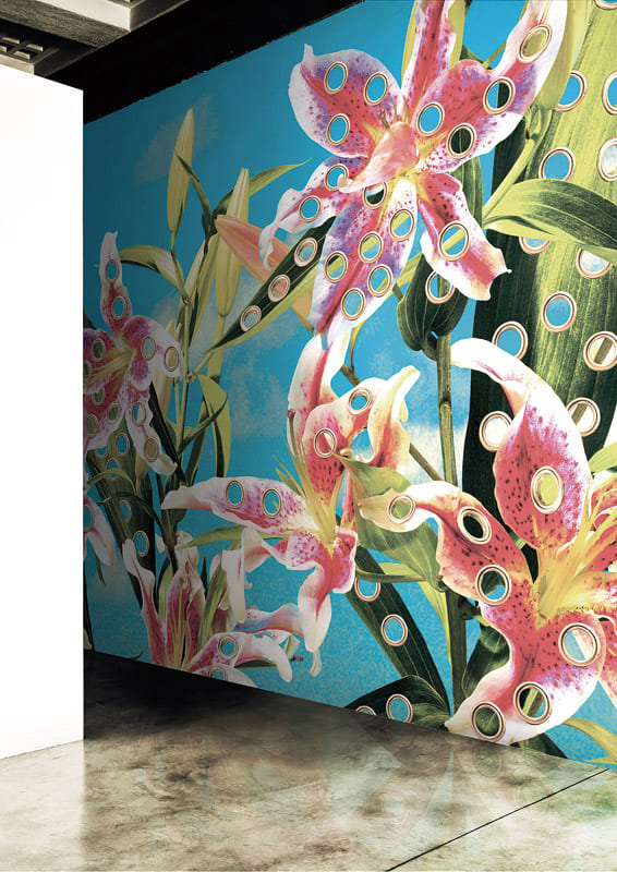 TOILETPAPER Wallpaper HOLES OF PARADISE carta parati Oro 400x310