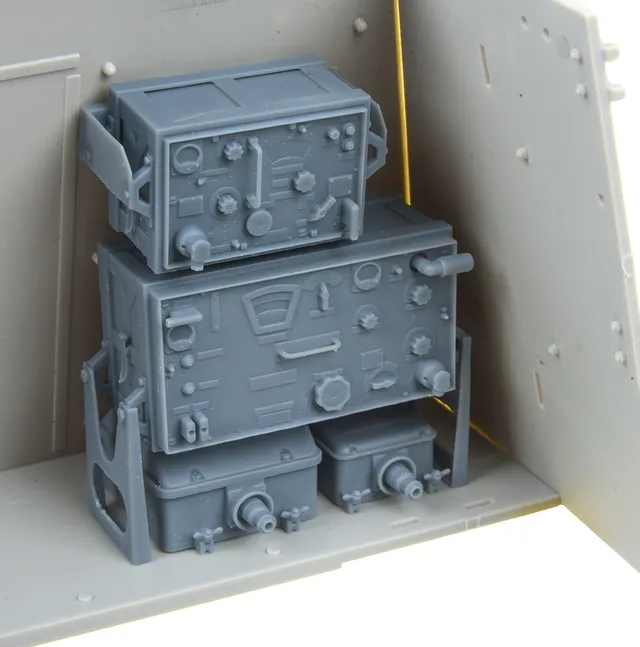 AFV Modeller 16371 Nashorn radio comando 1:16 dettaglio