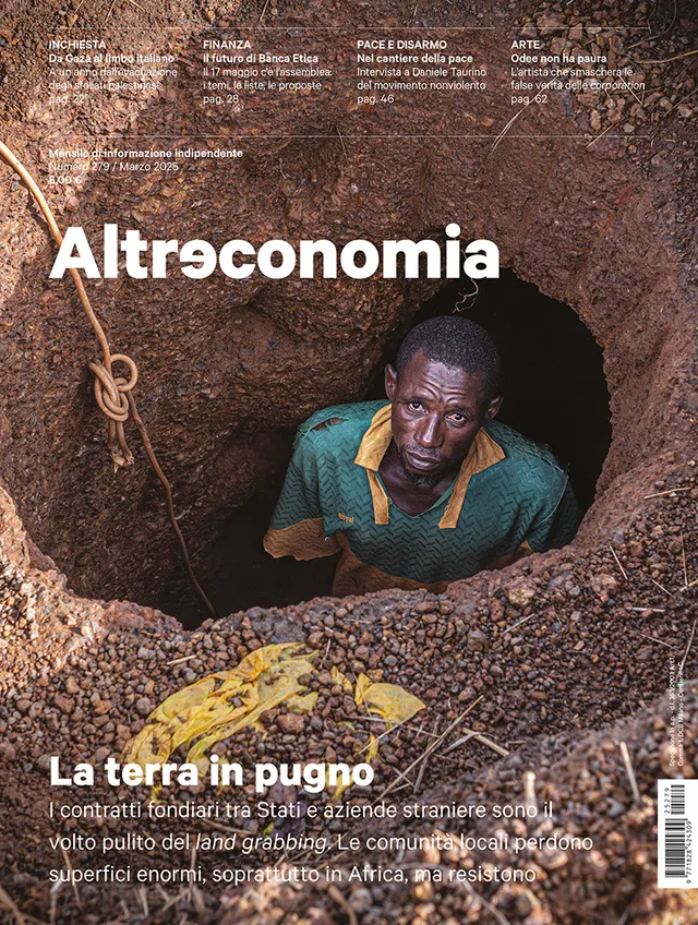 Altreconomia 279 La terra in pugno rivista arretrato