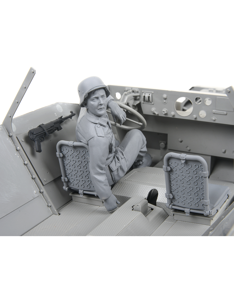 AFV Modeller 16135 Sd.Kfz.251 Driver figura 1:16