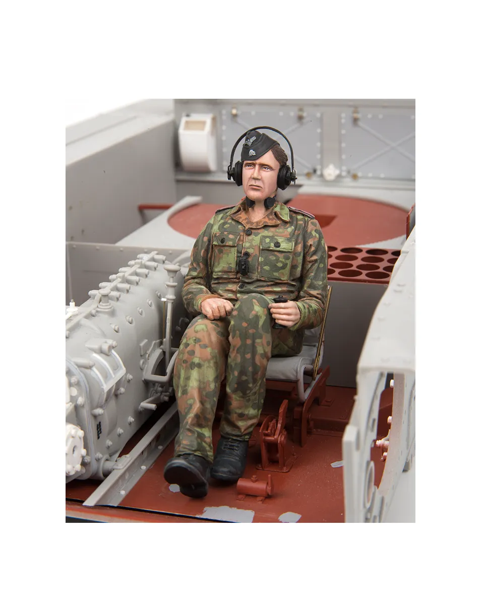 AFV Modeller Panzer IV Crew Driver 1:16 figura con cuffie