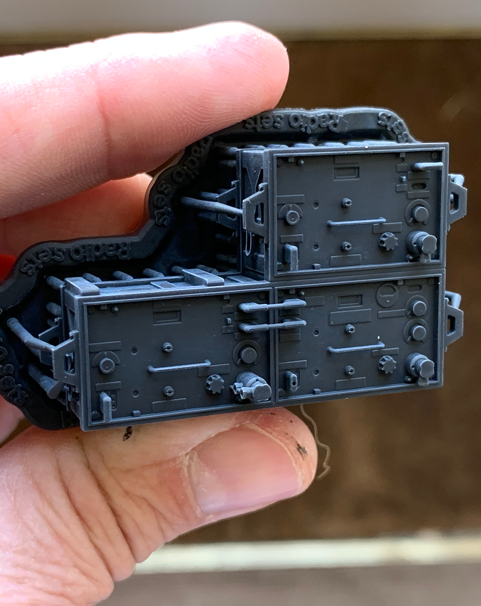AFV Modeller King Tiger Radio Racks dettaglio 1:16