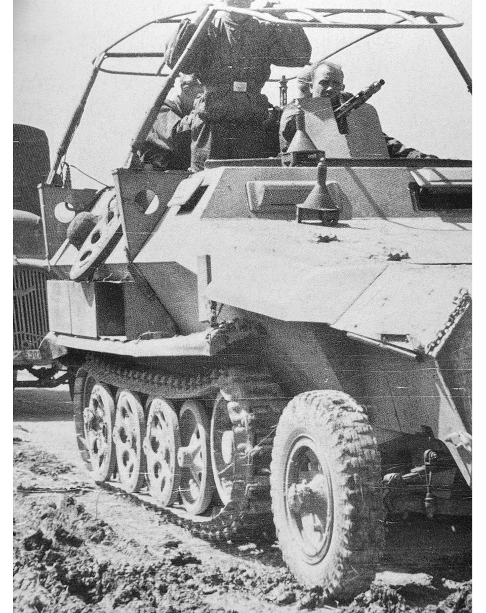 AFV Modeller 16212 Sd.Kfz.251 Mid cingoli 1:16 con rocchetti