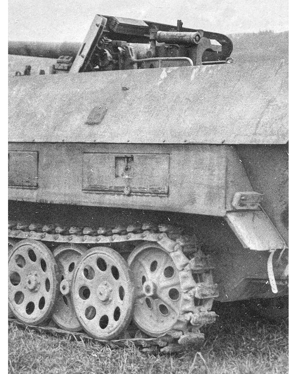 AFV Modeller 16212 Sd.Kfz.251 Mid cingoli 1:16 con rocchetti