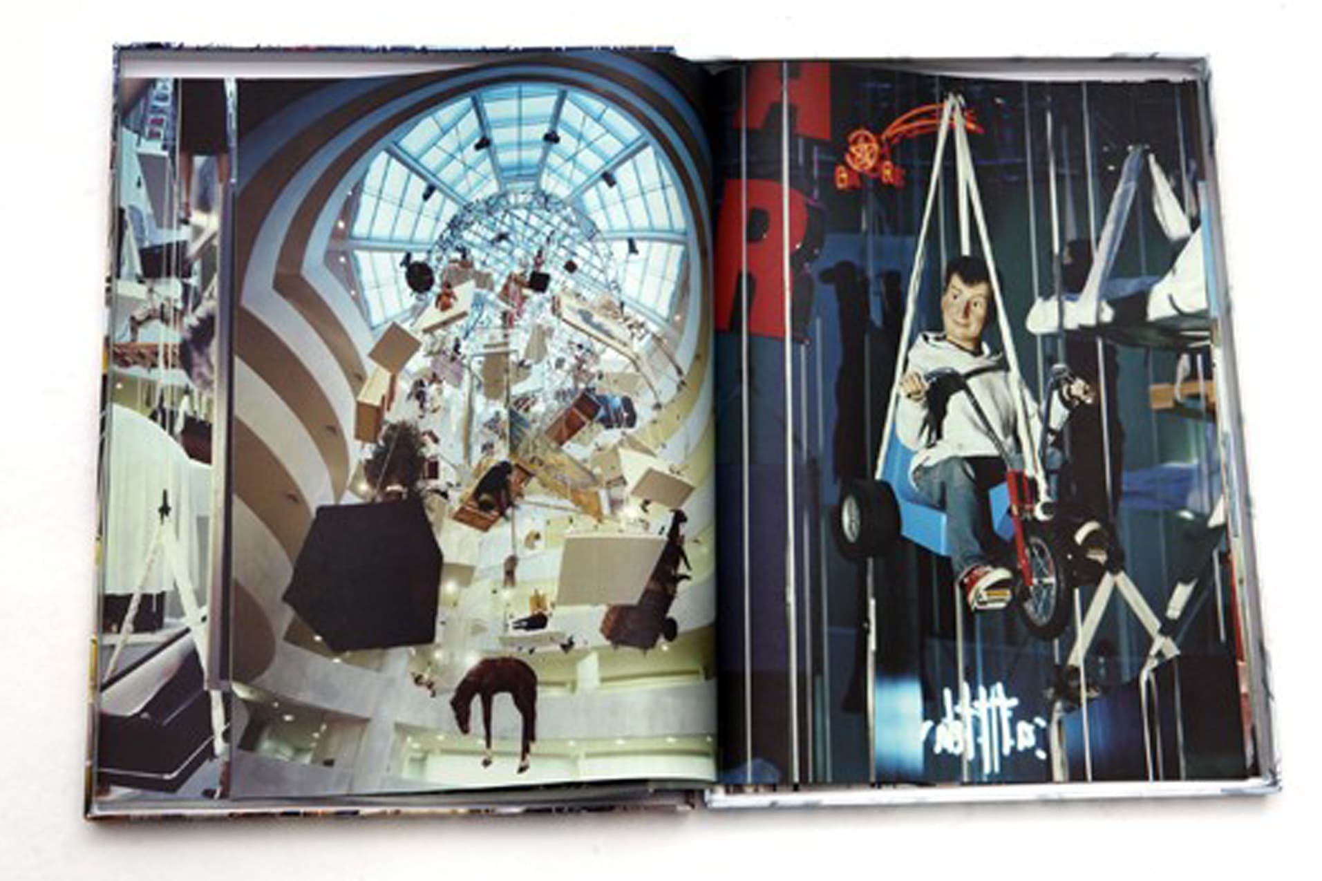 Toiletpaper Maurizio Has Left the Building libro cofanetto