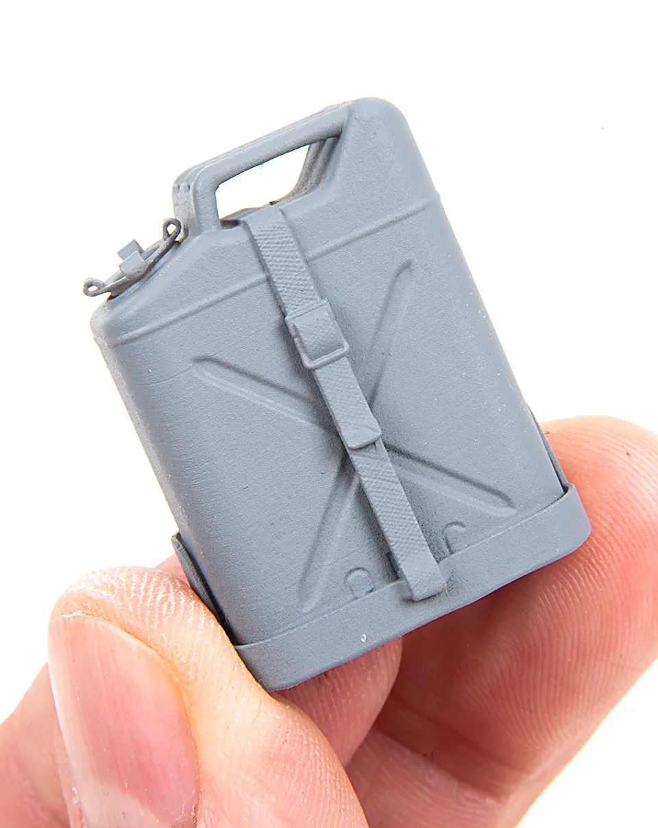 AFV Modeller 16099 Jeep jerrycan dettaglio 1:16