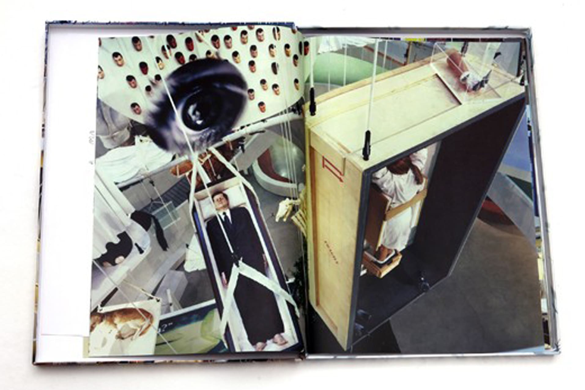 Toiletpaper Maurizio Has Left the Building libro cofanetto
