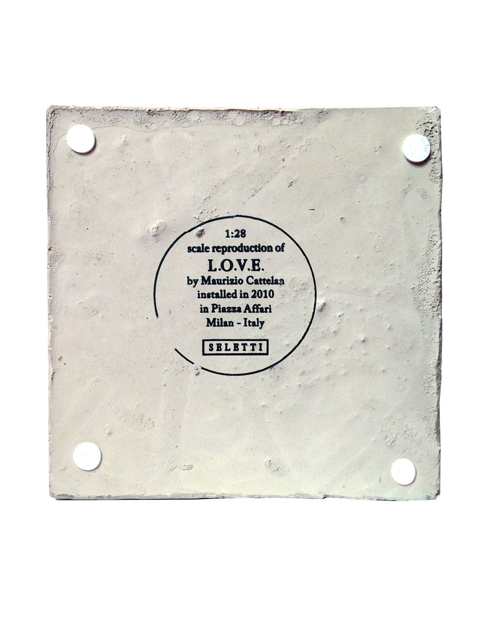 Toiletpaper L.O.V.E. scultura cemento 18x18 h40 cm
