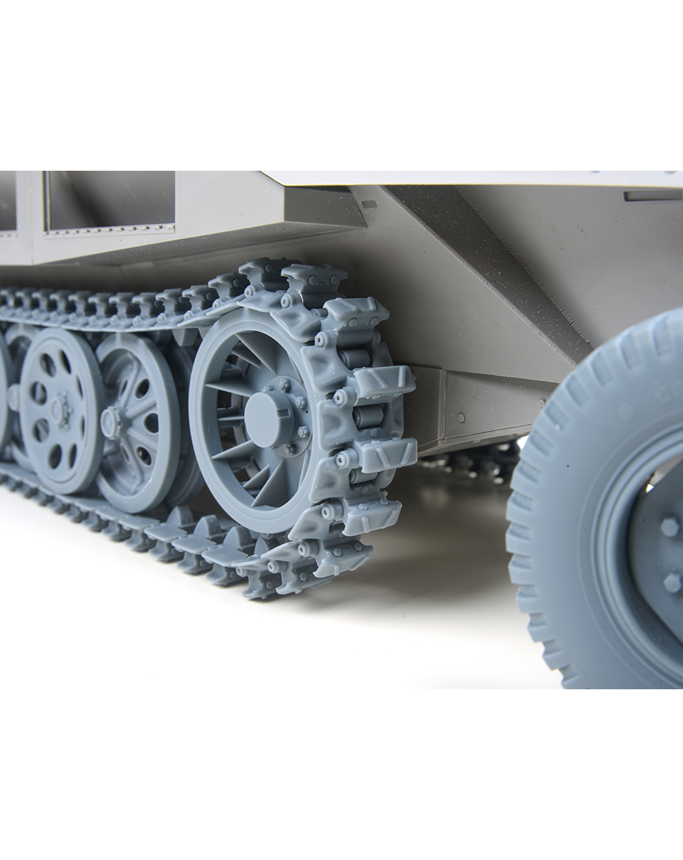 AFV Modeller 16210 Sd.Kfz.251 Late cingoli acciaio 1:16